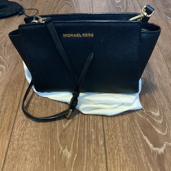 Michael Kors small crossbody voyager bag - Picture 2 of 3